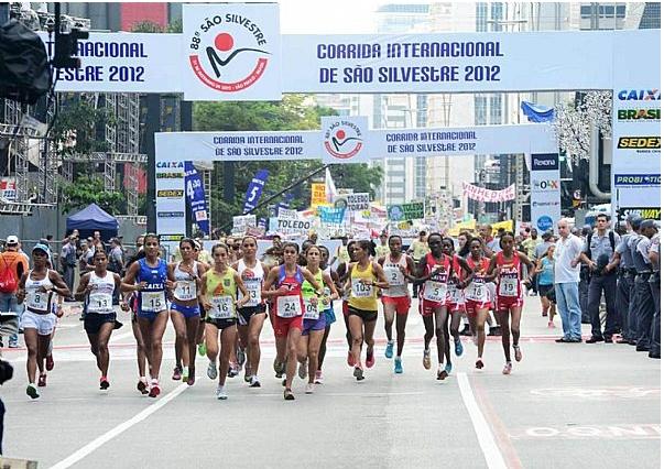 Largada da elite feminina em 2012 / Foto: Sergio Shibuya / MBraga Comunicação